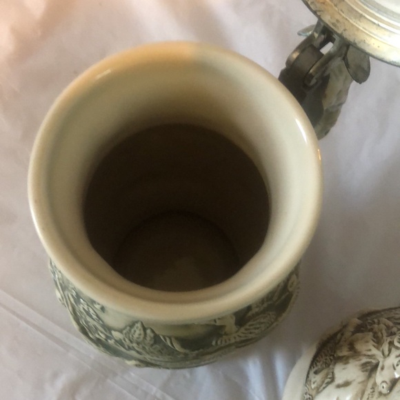 Ducks & hunting dogs Avon beer steins in very good condition- patina on… - Picture 12 of 13